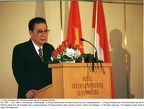Li Peng Chinesischer Premierminister bei der Pressekonferenz.