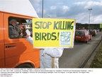 Natur a Vulleschutz Demonstration gegen die  Vogeljagd in Frankreich am Grenzuebergang Duedelingen.